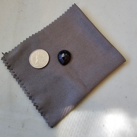 One Pear cut Sapphire - Picture 2 of 4